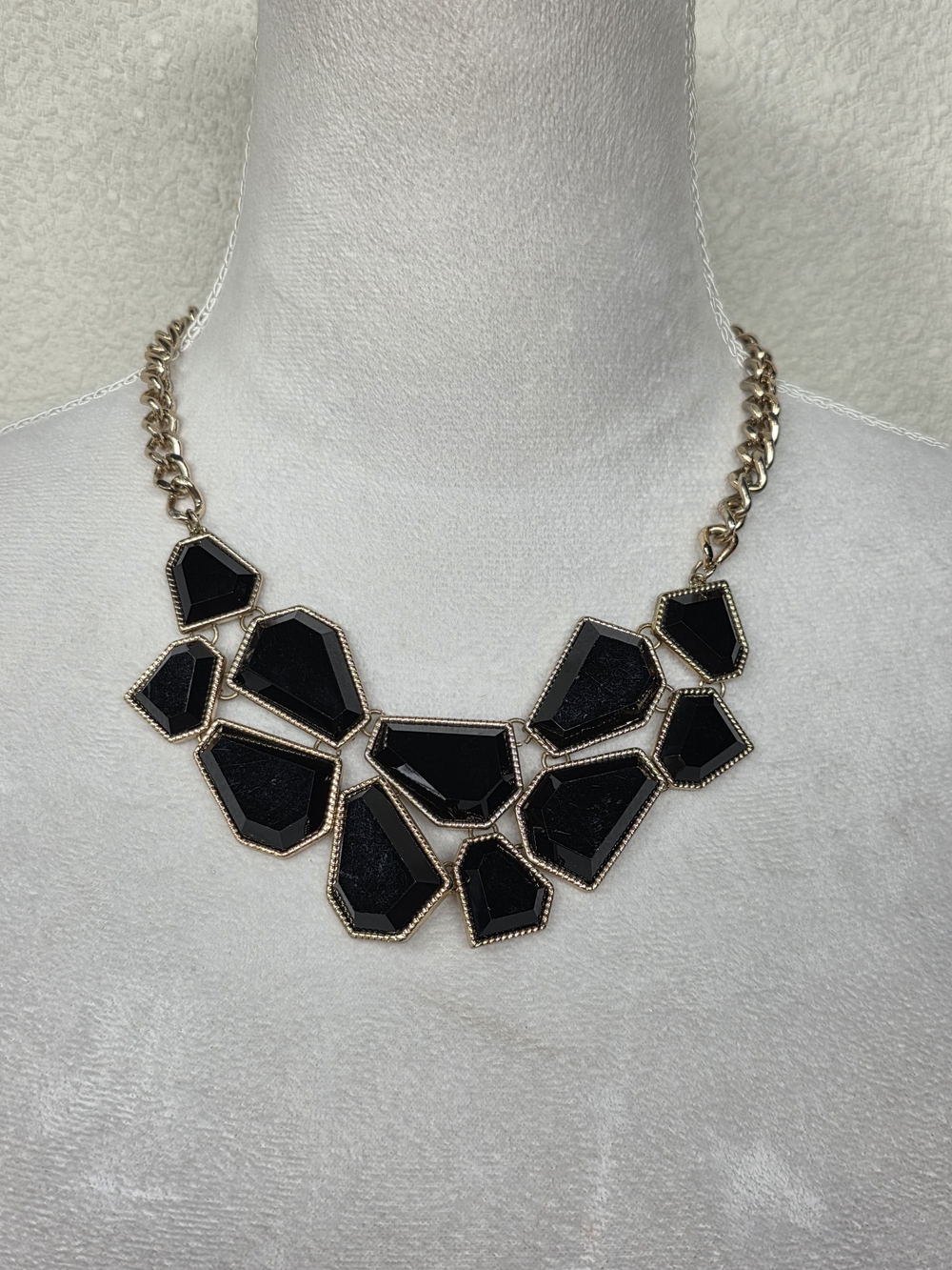 3/$15 🔴 Gold-Tone Statement Necklace with Black Gem Accents